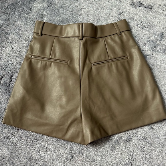 NWOT Zara vegan leather shorts in khaki green - Picture 3 of 4